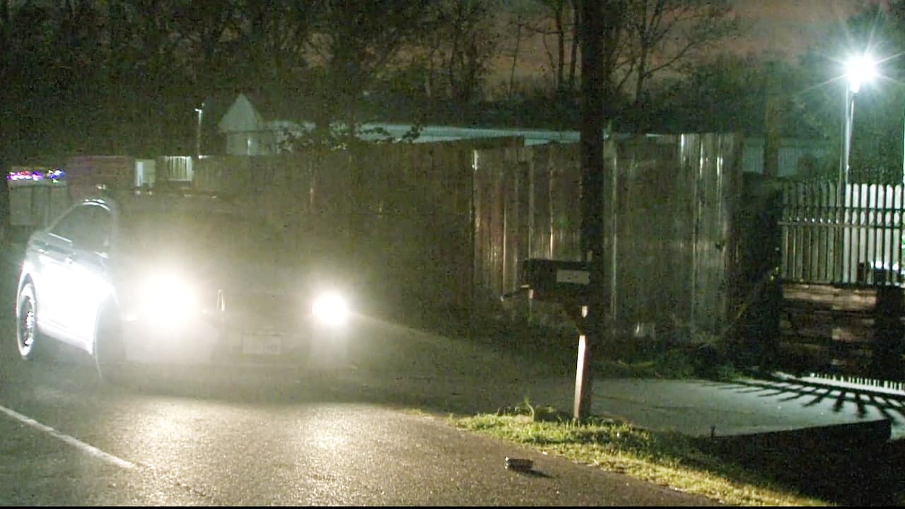 Al parecer, la pareja regresó a su casa alrededor de la 1 am de estar en una fiesta de Navidad. Después de una discusión, ambos murieron.