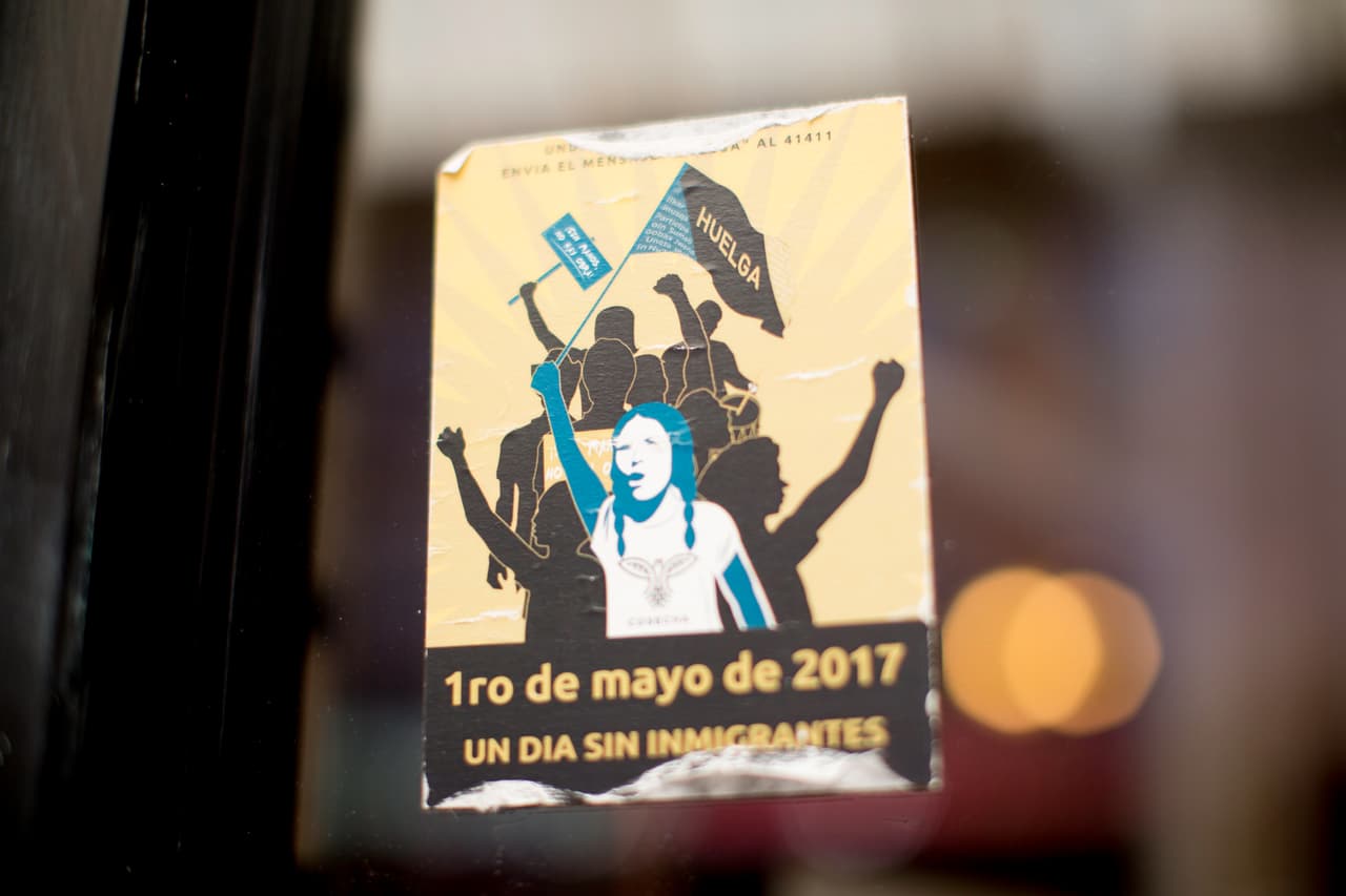 El activismo de Cristina y Benjamin, dirigido a conseguir que los inmigrantes sin papeles tengan derecho a trabajar legalmente, los ha llevado a participar en los dos paros que el 16 de febrero y el 1 de mayo pasados convocaron a los inmigrantes a ausentarse de sus trabajos y dejar de consumir para demostrar el peso que tienen en la economía de EEUU.