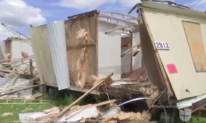 Muchas de las residencias en esta área son las casas móviles, las más afectadas por los vientos fuertes.
