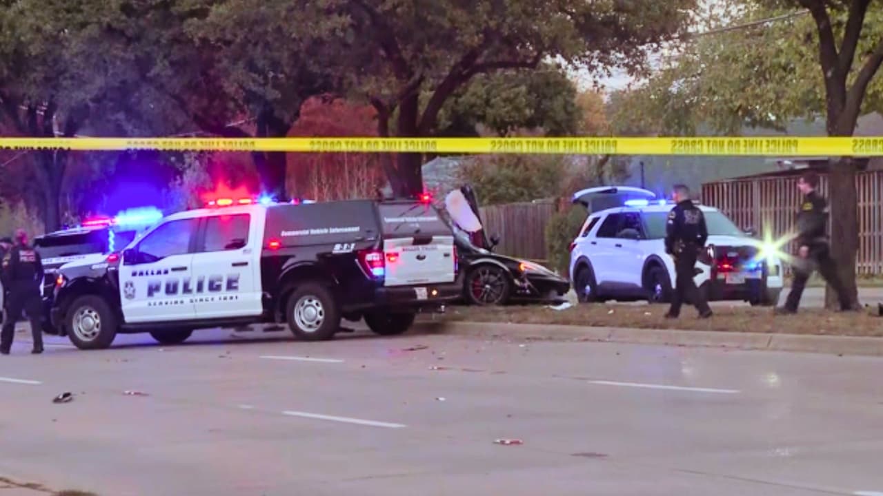 El impacto del accidente fue tan violento que
<b> la cuadra quedó completamente bloqueada durante varias horas mientras los oficiales trabajaban en la escena y documentaban el lugar</b>. La investigación aún está en curso, con testigos y cámaras de seguridad siendo cruciales para esclarecer las causas del accidente.