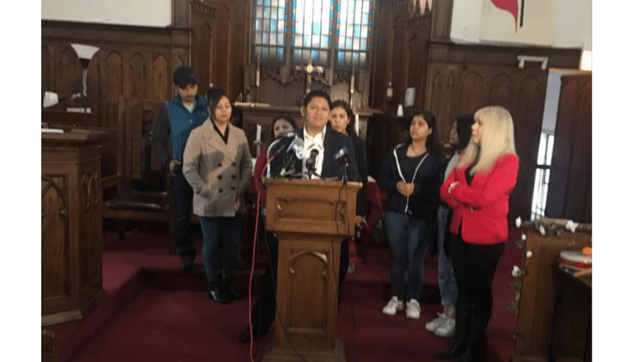 El padre de Marlen le pide a la comunidad que los ayuden.