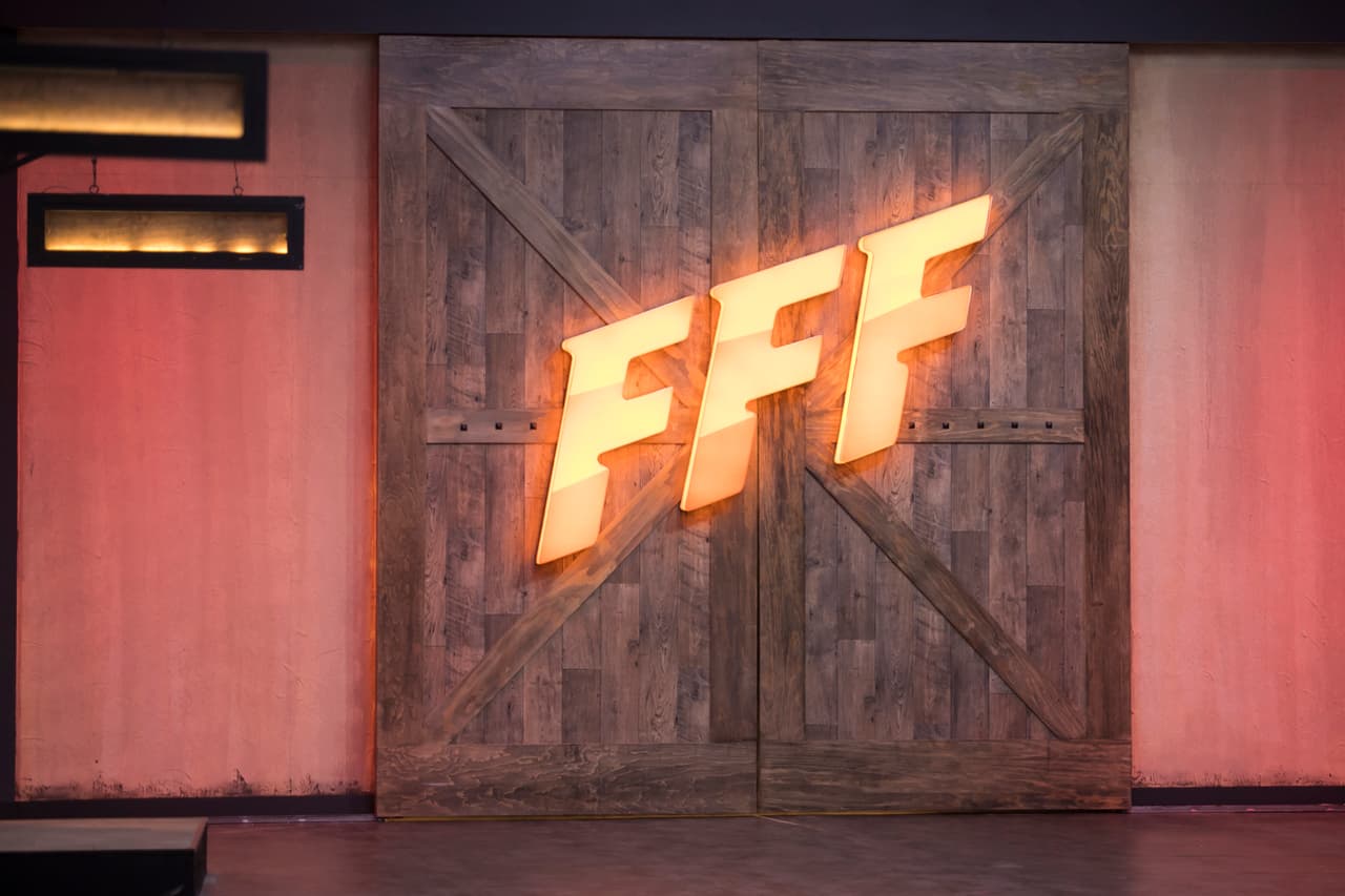 Este domingo 21 de julio se estrenó Familias Frente al Fuego, el nuevo reality show de cocina en el que ocho familias compartirán anécdotas, recetas y "las cosas sagradas que pasan en una cocina".