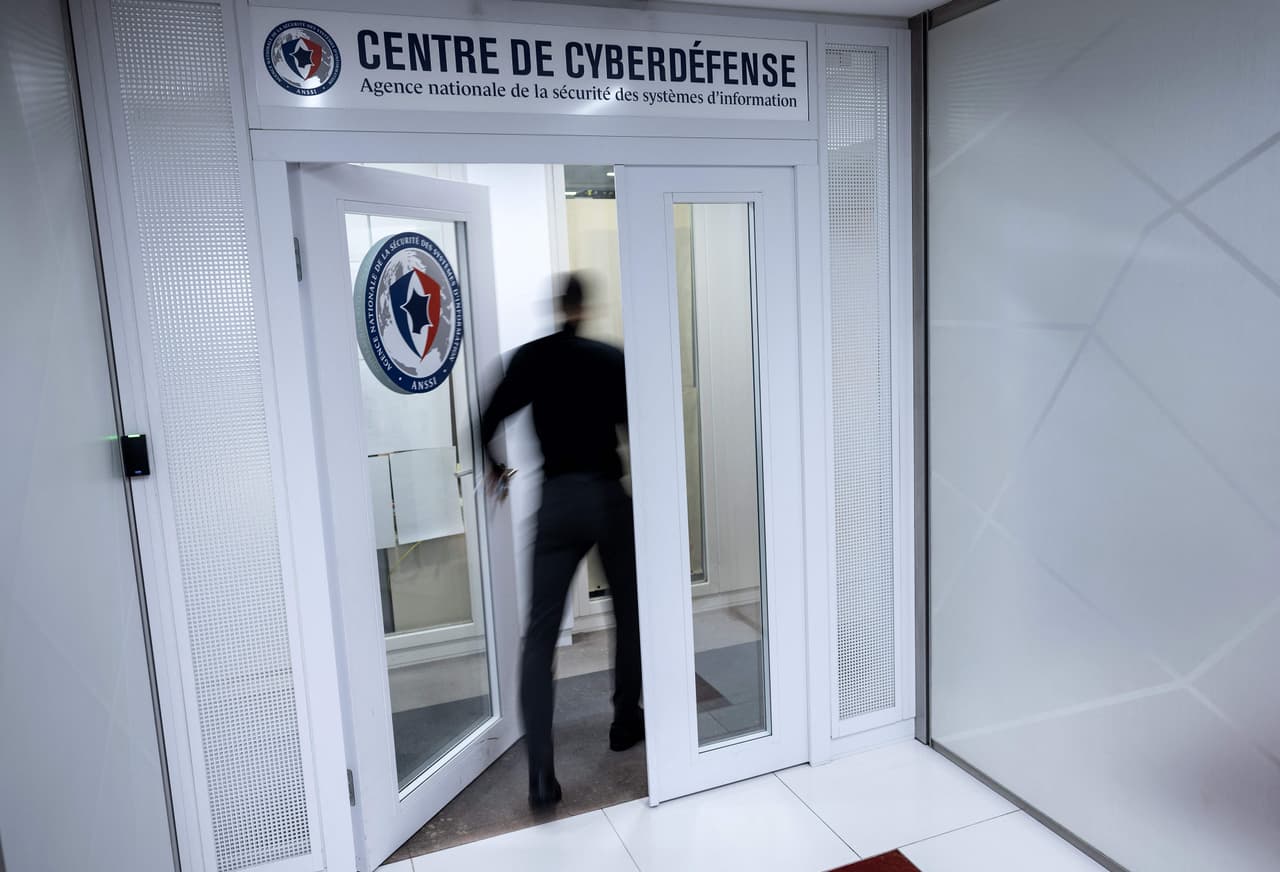 <h2 class="cms-H2-H2">9. Francia</h2>
<br>
<br>💻 
<b>Puntuación según el índice del informe: </b>15.4
<br>
<br>💻 
<b>Mayor objetivo cibernético: </b>Defensa.
<br>
<br>💻
<b> Menor objetivo cibernético: </b>Vigilancia.
<br>
<br>💻
<b> Porcentaje de la población que usa Internet:</b> 84.8%
<br>
<br>💻 
<b>Población (2021):</b> 67.4 millones
<br>