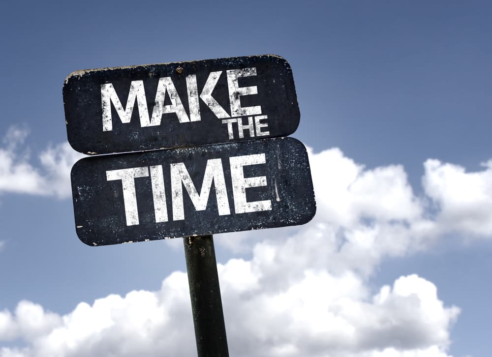 <b>SAGITARIO</b>
<br>A veces tu rutina es tan tediosa que tan sólo quieres ponerte a gritar y salir corriendo al mundo externo y lanzarte en una aventura. Pues, ¿qué crees? Sí puedes, si lidias mejor con tus asuntos y prioridades. Crea tu propia agenda y adhiérete a ella para hacer lo que realmente quieres en tu tiempo libre, con la gente que quieres, más allá de tus obligaciones.