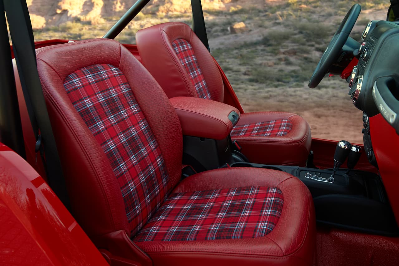 La nostalgia abunda en el Jeep Shortcut, empezando por sus asientos sin reposacabezas