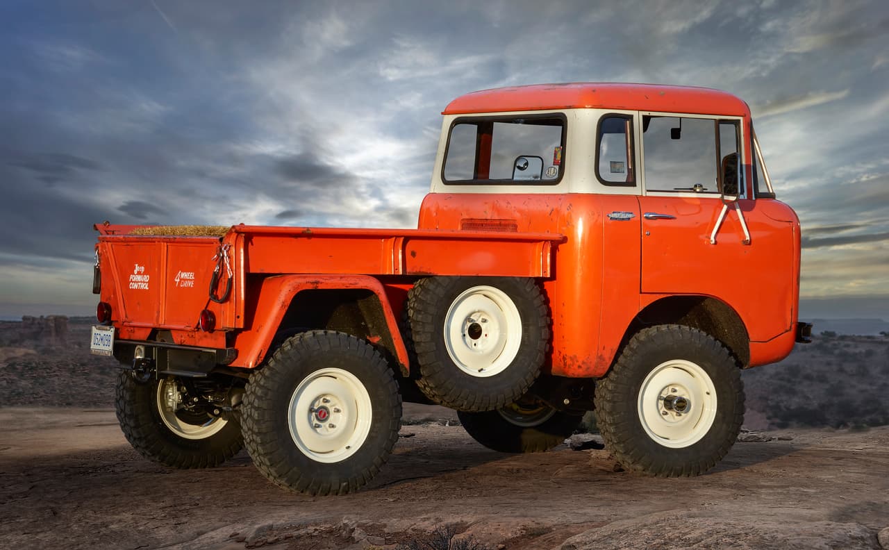 El chasis fue sustituido por un chasis de Jeep Wrangler 2005 y los ejes sustituidos para mayor capacidad todoterreno