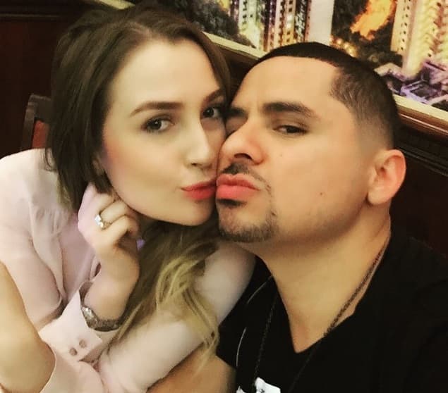 Parece que el escenario legal de Larry se complica aún más, pero no está solo. Su esposa Kenia Ontiveros, es su fortaleza ahora que él se encuentra en la cárcel.