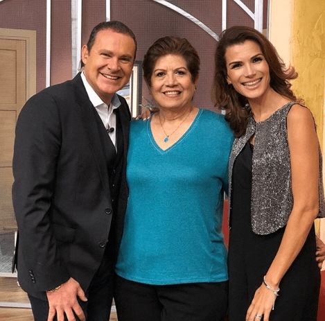 Doña Cristina Cárdenas es una madre y abuela amorosa, pero también una suegra encantadora. Alan quiso hacerle saber lo importante que es en la vida de su familia.