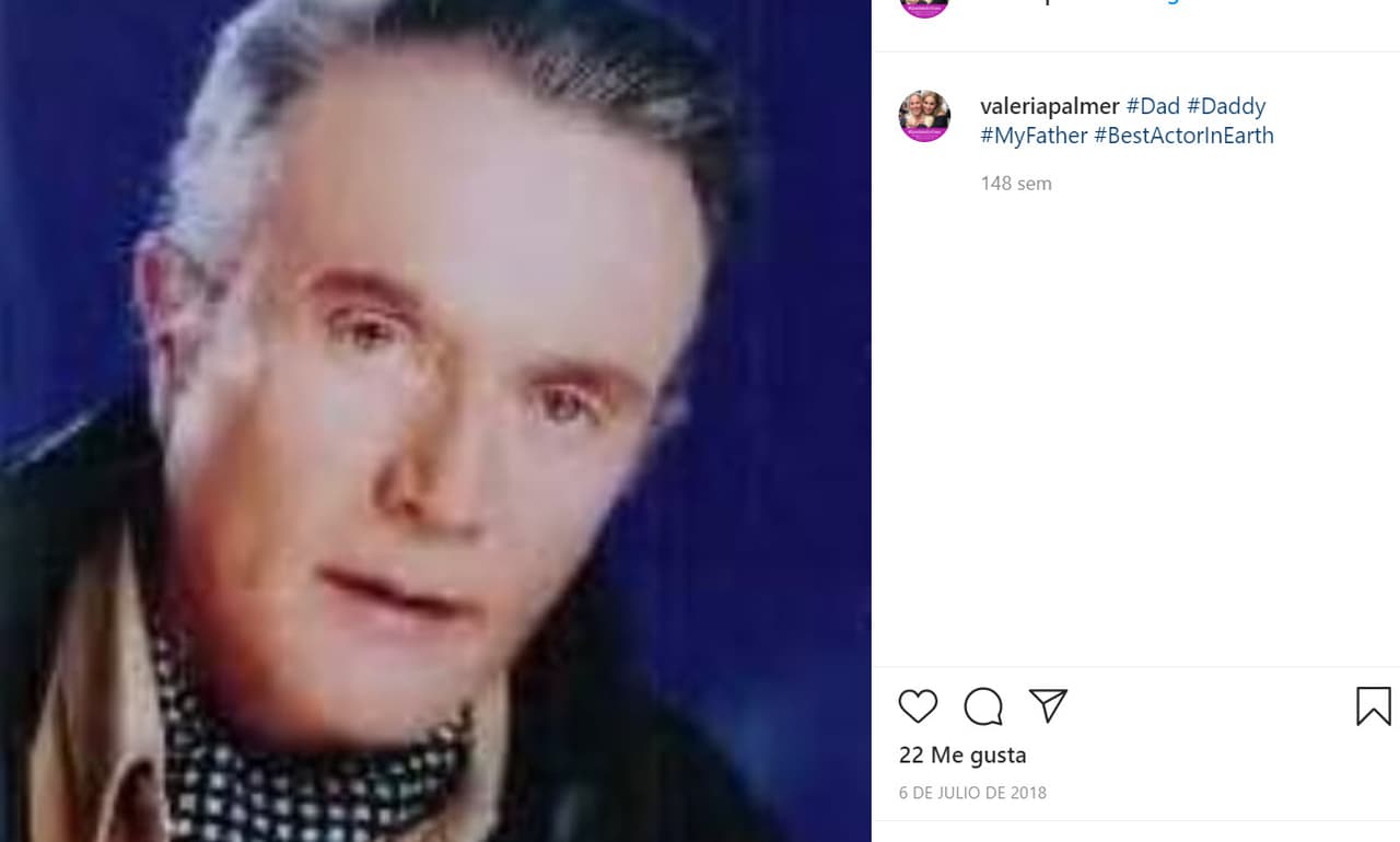 "Me fui a plantar desde las 10 afuera de su casa. Era ya determinante el ver a mi papá ese día", contó, pero de repente vio cómo dos hombres lo llevaban cargando en una silla "totalmente desguanzado, inmóvil, con un color verdoso, una desnutrición severa" y "en los huesos". 
<br>