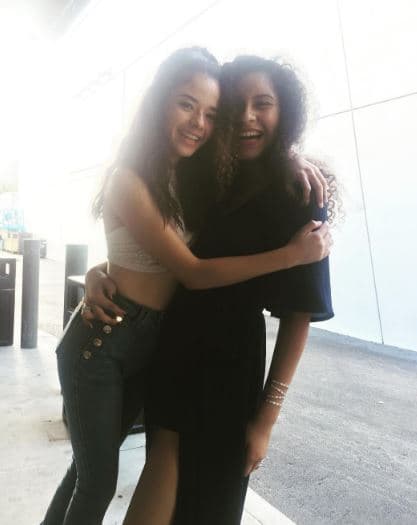 Su complicidad con Taishmara es evidente.