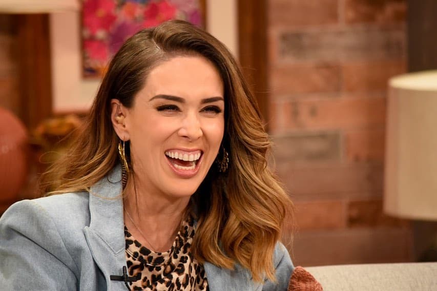 Con una gran sonrisa, Jacky continuó su relato y aclaró: "Pero no una modelo verificada con palomita, 'bikinudas' de las que 'wanna be', entonces digo 'la voy a seguir para ver qué pasa con ella'".