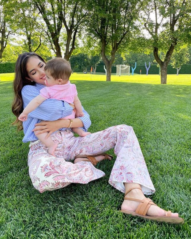 Cuando se lo dijeron se concentró absolutamente en la manera de ayudar a su hija, pero también pensó en los niños "que pueden tener esto mismo y que no tienen la fortuna de tener recursos como ellos".
<br>