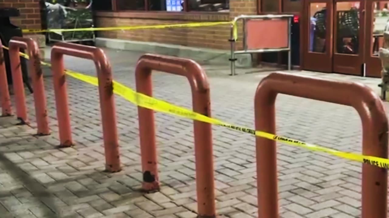 Apuñalan a adolescente afuera de un supermercado en Montgomery; hay un menor detenido