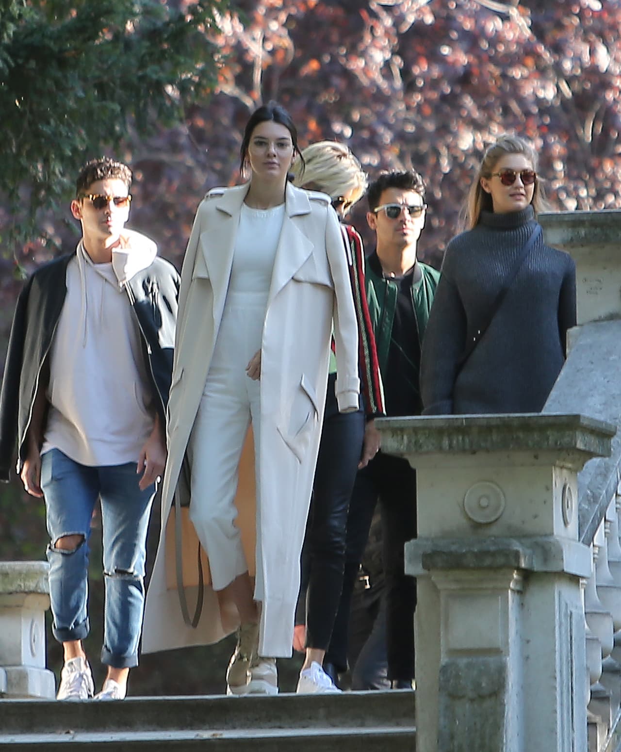 "
<b>Están en un descanso </b>[…] Ella está pasando tiempo con sus amigos y vuelve a estar en modo divertido", dijo a la revista una fuente cercana a la modelo.