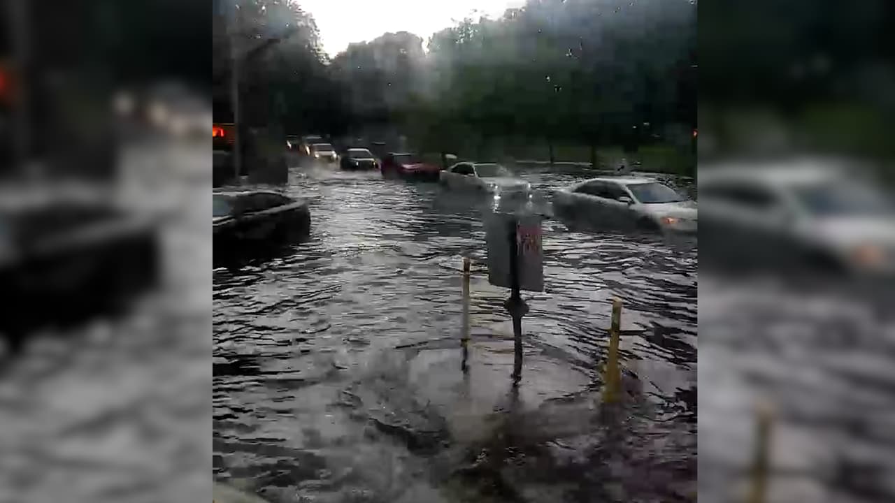 Videos muestran a autos que quedaron atascados en carreteras en medio de inundaciones debido a tormentas, antes de que los remanentes de Elsa lleguen a nuestra área.