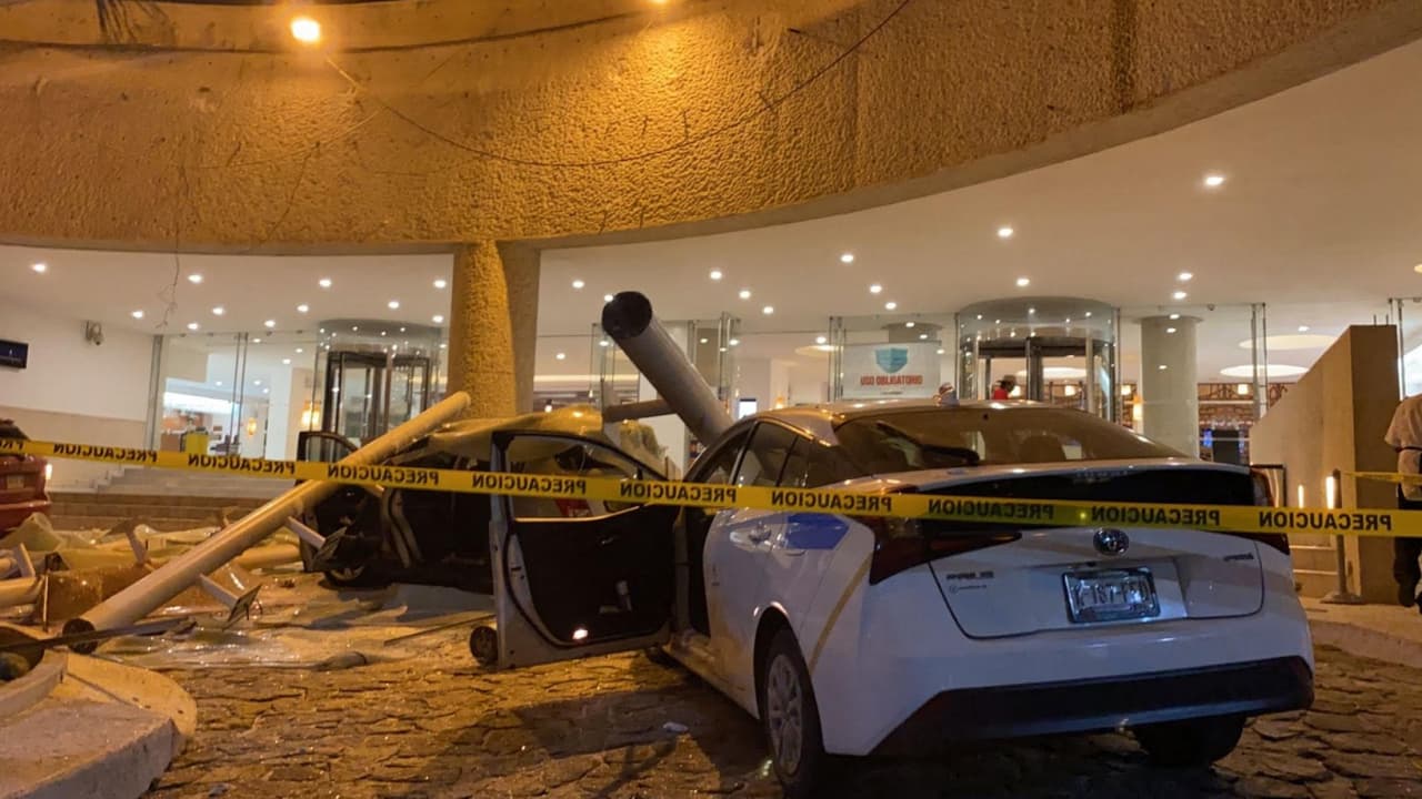 En video: tras el terremoto de la noche de este martes se reporta un hombre fallecido en Acapulco y muchos daños estructurales, aunque las inspecciones apenas comienzan.
