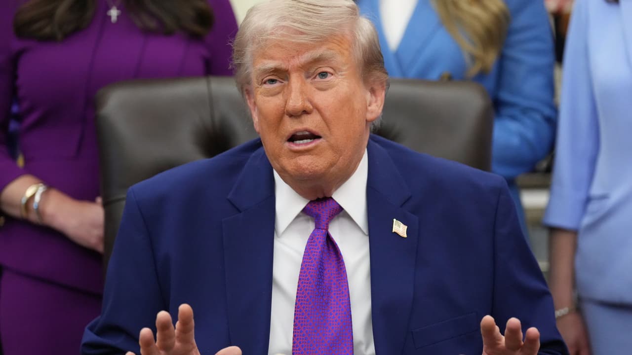 Donald Trump dice hoy que cese al fuego con Irán está en "soporte vital"