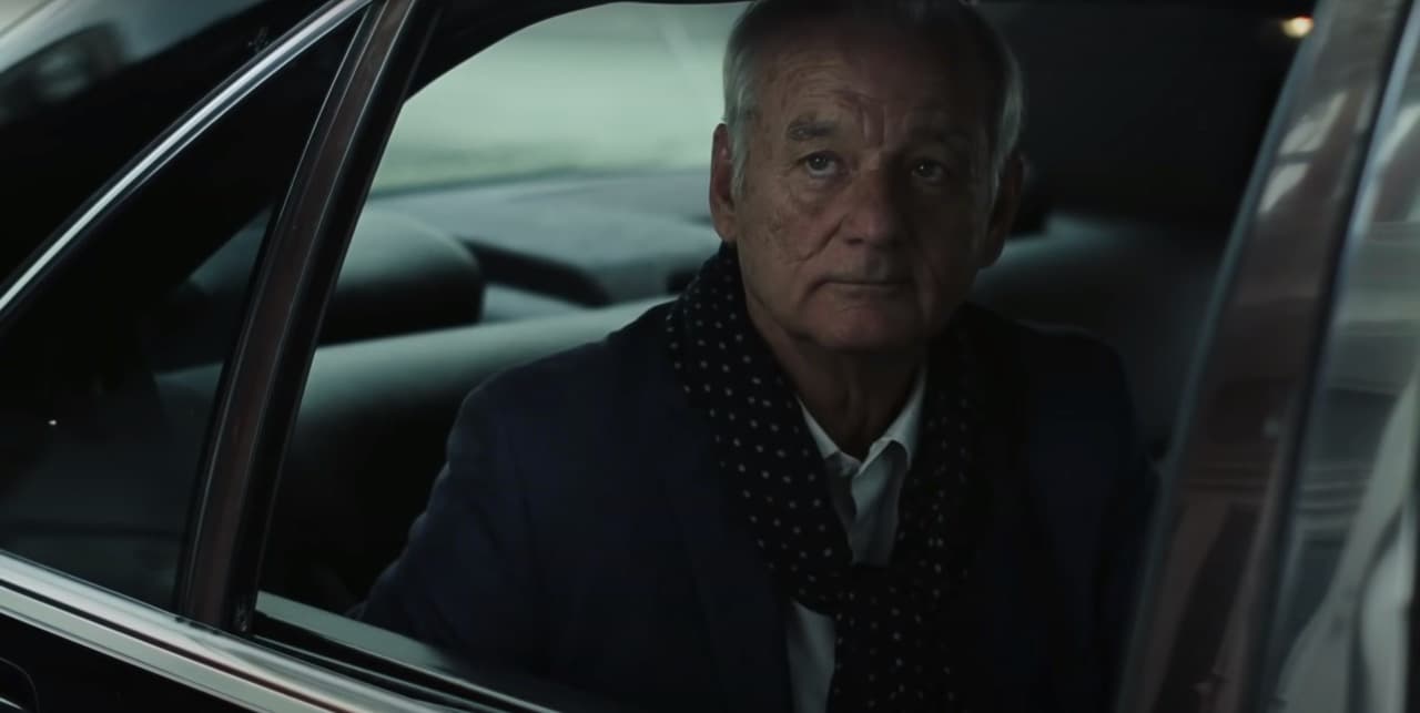 Bill Muray no respondía los mensajes de Sofia Coppola hasta que fue convencido por un conocido en común de leer el guion y aceptó. Esa fue su primera colaboración en 2003 y volvieron a trabajar juntos en ‘On the rocks’ en 2020.