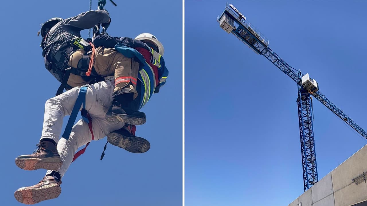 Dos emergencias médicas ocurridas a 220 pies de altura, 
<b>ambas dentro de grúas en el mismo sitio de construcción de JPS Health Network, </b>el sistema público de salud del condado Tarrant, en Fort Worth, han obligado a los bomberos a realizar complejos rescates en menos de cuatro meses. 
<br>
<b>El caso más reciente ocurrió el sábado 29 de agosto,</b> el anterior el 6 de mayo.
<br>En ambos casos, los pacientes estaban en las cabinas de las grúas cuando necesitaron atención médica 
<b>y no podían bajar por sus propios medios,</b> por lo que equipos especializados tuvieron que subir hasta ellos y preparar su descenso.
<br>
<br>
<a href="https://www.whatsapp.com/channel/0029VafZxTzGpLHXXhtL0Y3A" target="_blank">📲 Únete a nuestro canal de WhatsApp: Haz clic aquí para estar al tanto de las últimas noticias e historias de tu comunidad</a>