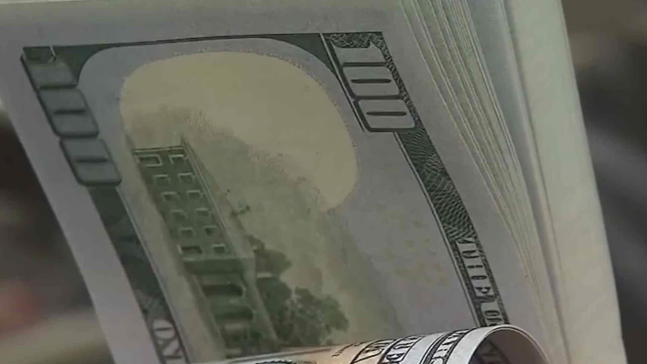 Juez niega congelación de fondos sociales a Donald Trump