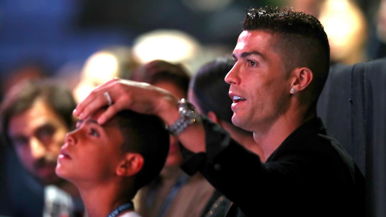 A Cristiano Ronaldo no le gusta que su hijo beba refrescos y coma papas fritas