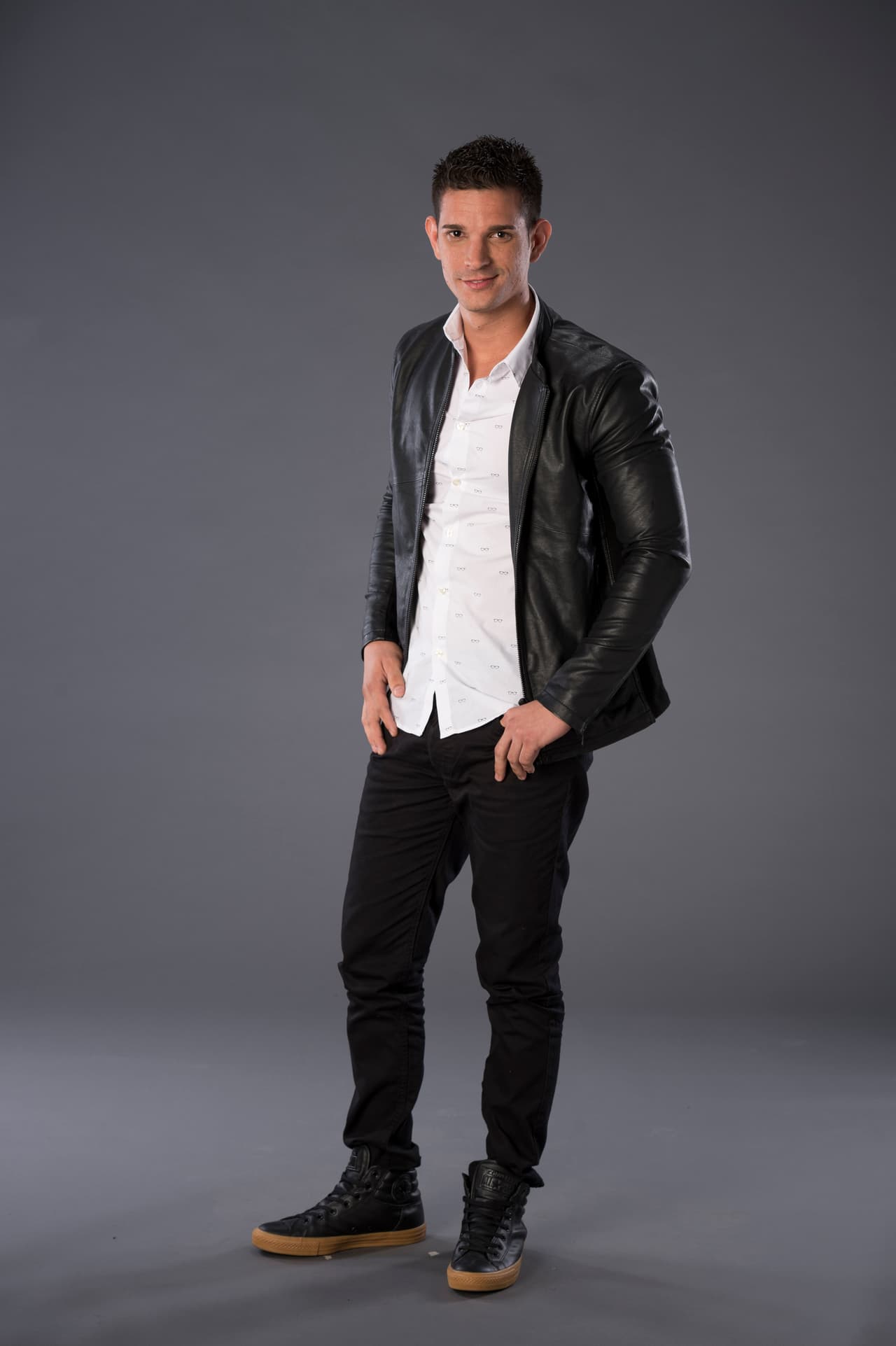 Nunca se animó a ir a un concurso, pues se sentía perdido y no creía en su talento, pero por el apoyo de su familia decidió apostarle a su anhrlo de ser artista.