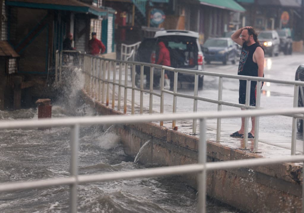 Quienes conocen bien Cedar Key supieron este domingo que la situación es de ciudado, tan pronto el oleaje comenzó a fortalecerse.