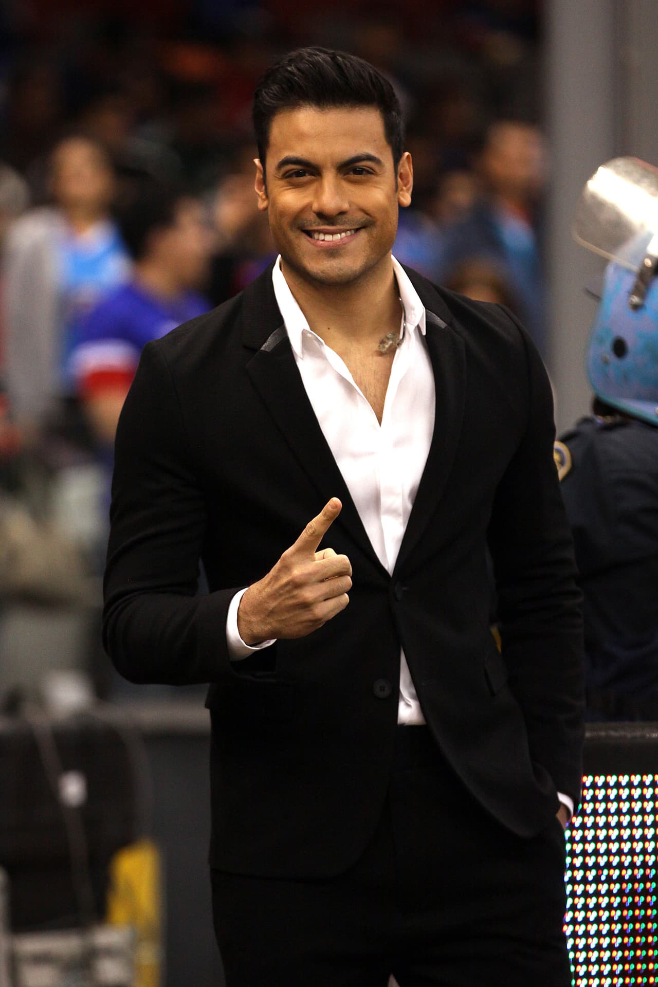 Carlos Rivera confesó que sí desea tener dos hijos, pero no en un futuro próximo.