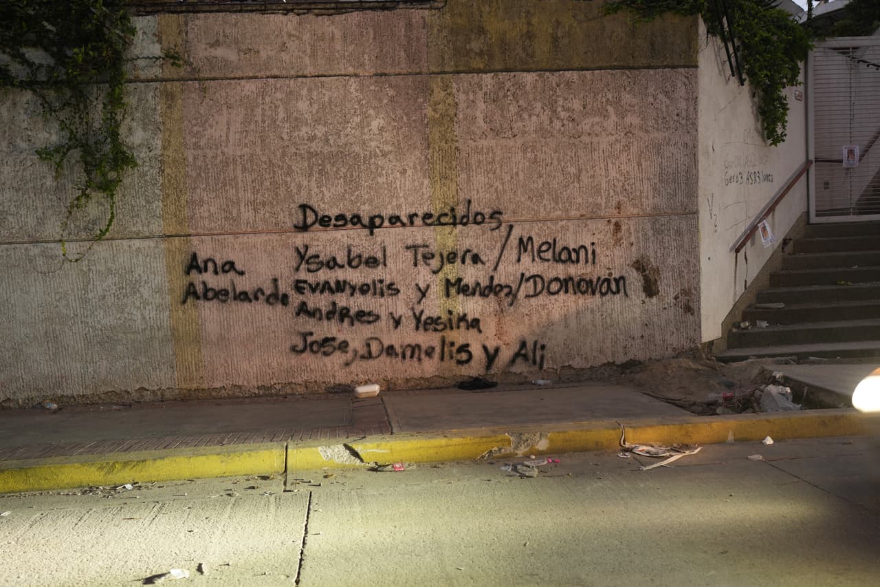 Nombres de los desaparecidos de un edificio de La Guaira.