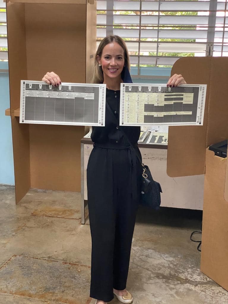 La candidata a senadora por acumulación de Proyecto Dignidad, Joanne Rodríguez Veve, también ejerció su voto.