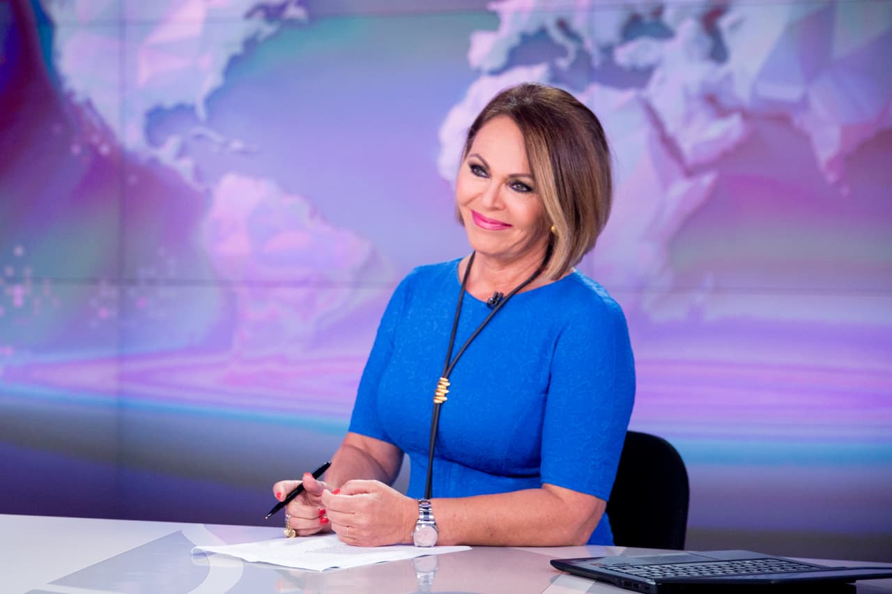 Al final del noticiero del jueves 3 de agosto, María Elena Salinas compartió con el país una información personal: “Me dedicaré a ser una periodista independiente y productora entre otras cosas. Me llevo conmigo una abundancia de experiencias adquiridas durante más de tres décadas (…)”.
