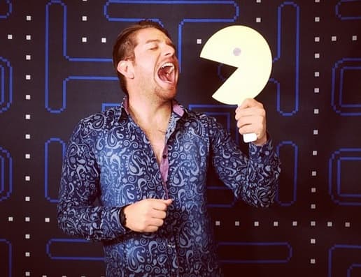 No cabe duda que El Dasa se siente súper feliz de ser parte de este súper elenco.