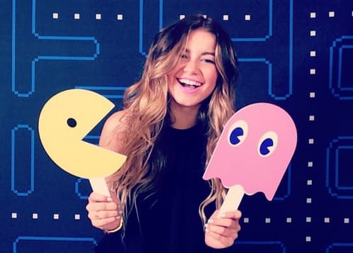 ¿Así o más divertida? Sofía Reyes se la pasó riendo en su sesión de fotos.