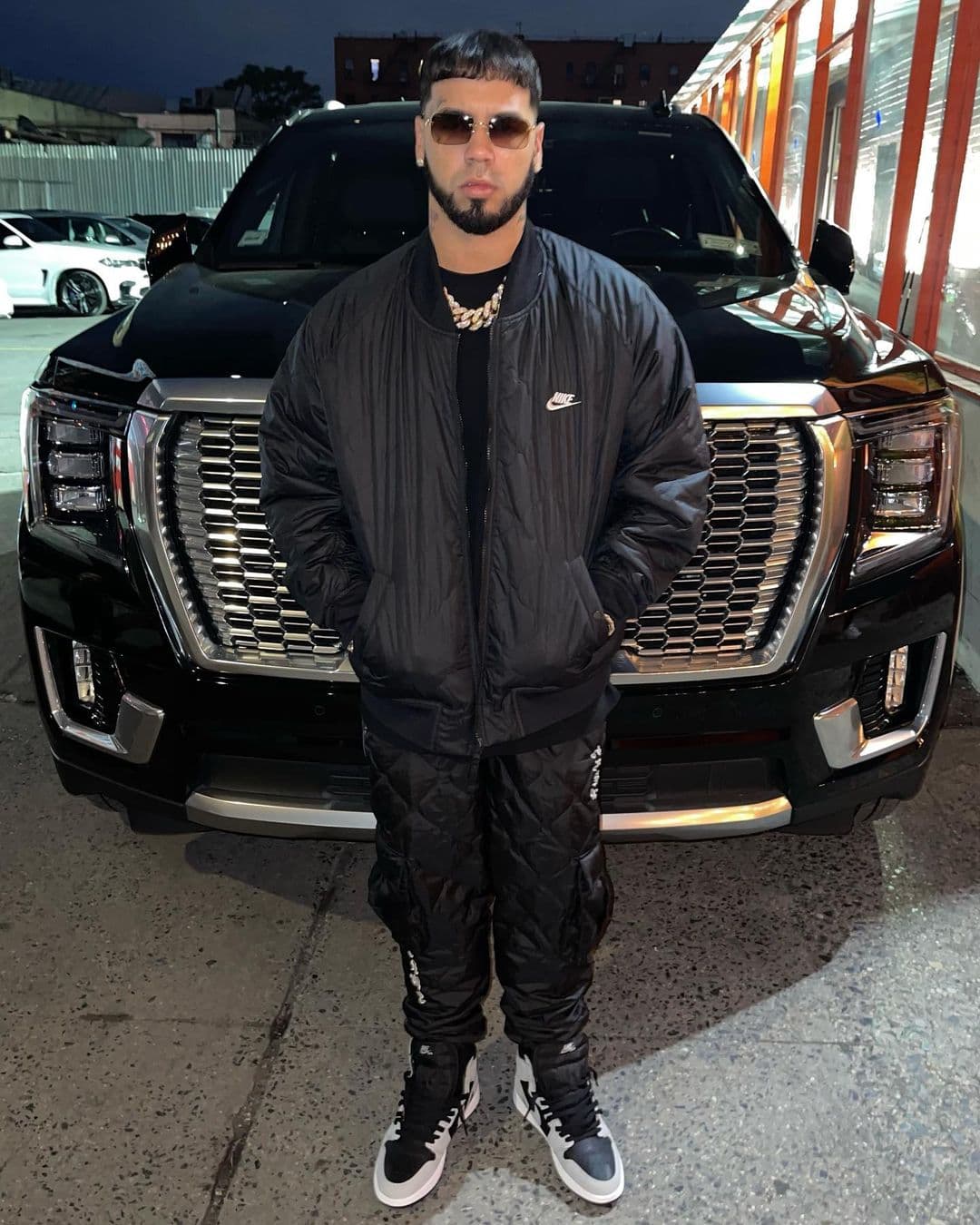 Otra de las camionetas que destaca en el repertorio es la GYM Yukon Denali, que eligió en el sobrio color negro. 
<br>