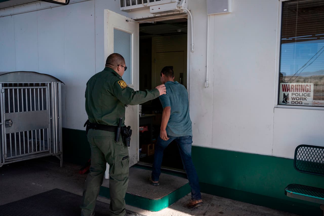 Los arrestos en la frontera sur suben por primera vez en 9 meses impulsados por los migrantes mexicanos