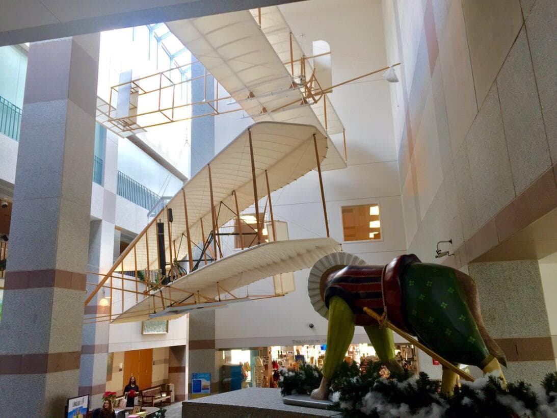 4. 
<b>Haz turismo urbano</b>. Raleigh tiene mucho que ofrecer a locales y visitantes, y el feriado del Día del Trabajo es la excusa perfecta para darte una vuelta por 
<b><a href="https://www.univision.com/local/north-carolina-wuvc/atracciones-raleigh-durante-el-verano-2022-fotos">esa atracción del centro que aún no has visitado</a></b>.