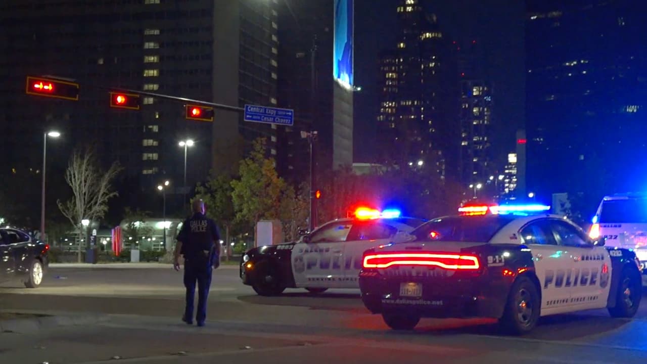 Matan a tiros a un hombre dentro de su auto en el centro de Dallas