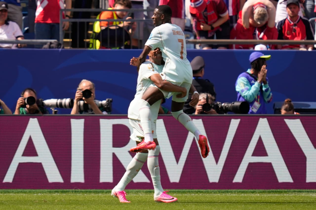 Minuto 32 del partido: Ousmane Dembelé anota el tercer gol de Francia
