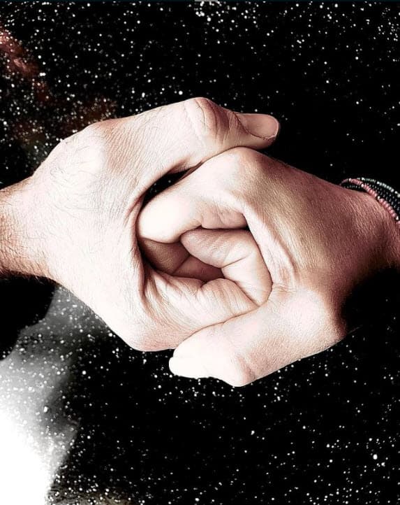 El 25 de febrero pasado Irán Castillo compartió esta fotografía donde dejó ver que tenía una nueva relación: 
<b>"Tú y yo… en espiral"</b>, escribió en la publicación de Instagram a la que agregó emoticonos de corazones y besos.
<br>