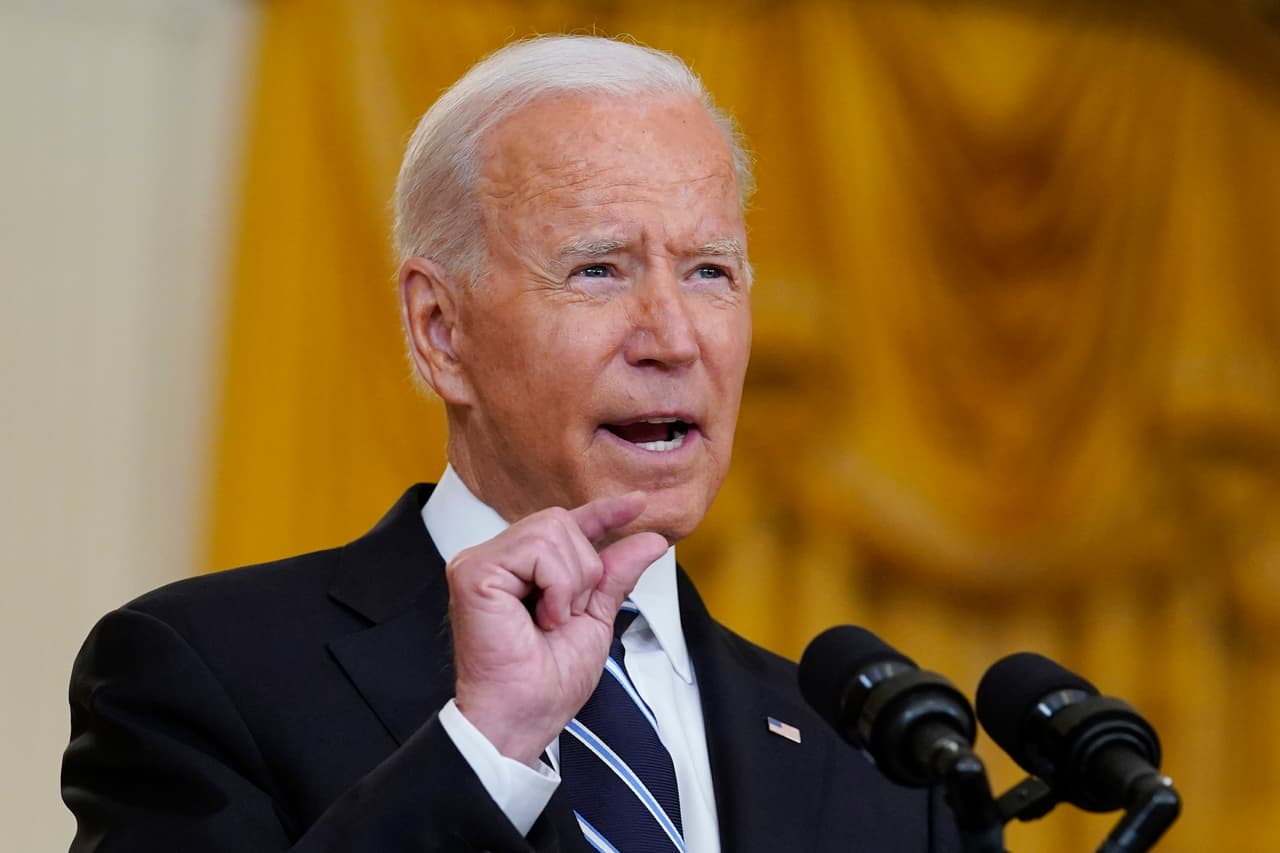 Biden afirma que las tropas de EEUU se quedarán en Afganistán hasta evacuar a los estadounidenses