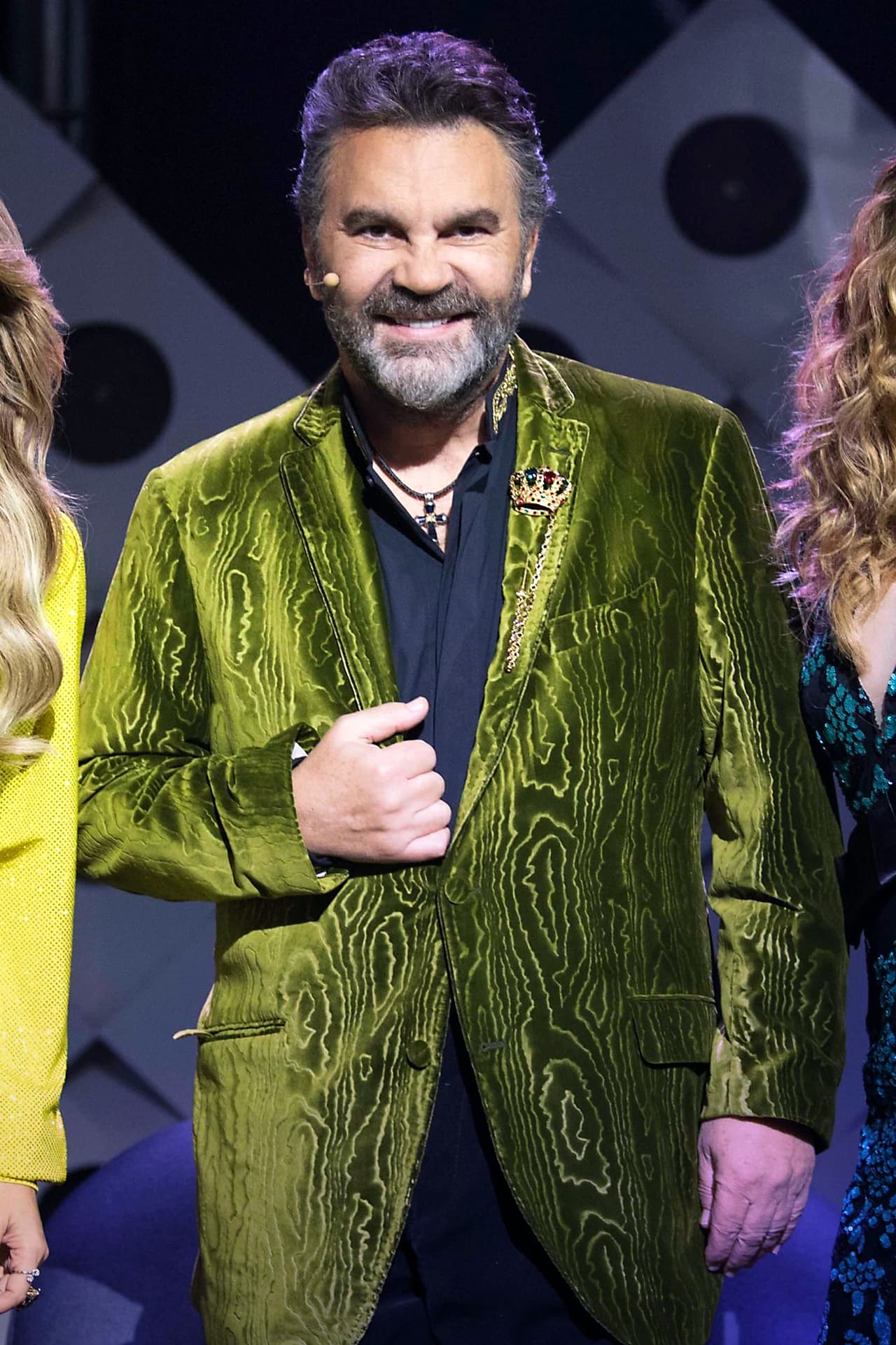 La situación terminó con risas y abrazos entre Lucero, Mijares e Itatí Cantoral, mientras en el escenario Consuelo Duval continuaba haciendo bromas. 
<br>