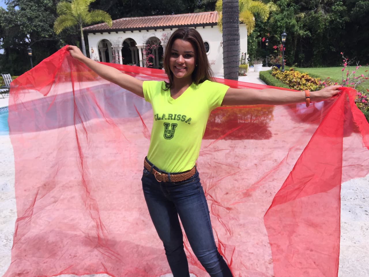 Ahora, Clarissa Molina baila en Univision.