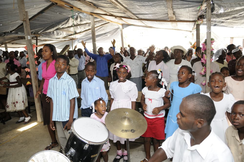 Se dice también que dentro de los loases están las metresas, quienes más bien son las deidades femeninas, como Anaísa o Filomena, y que no tienen una división propia para ellas solas, sino que están repartidas o incluidas entre los demás grupos.