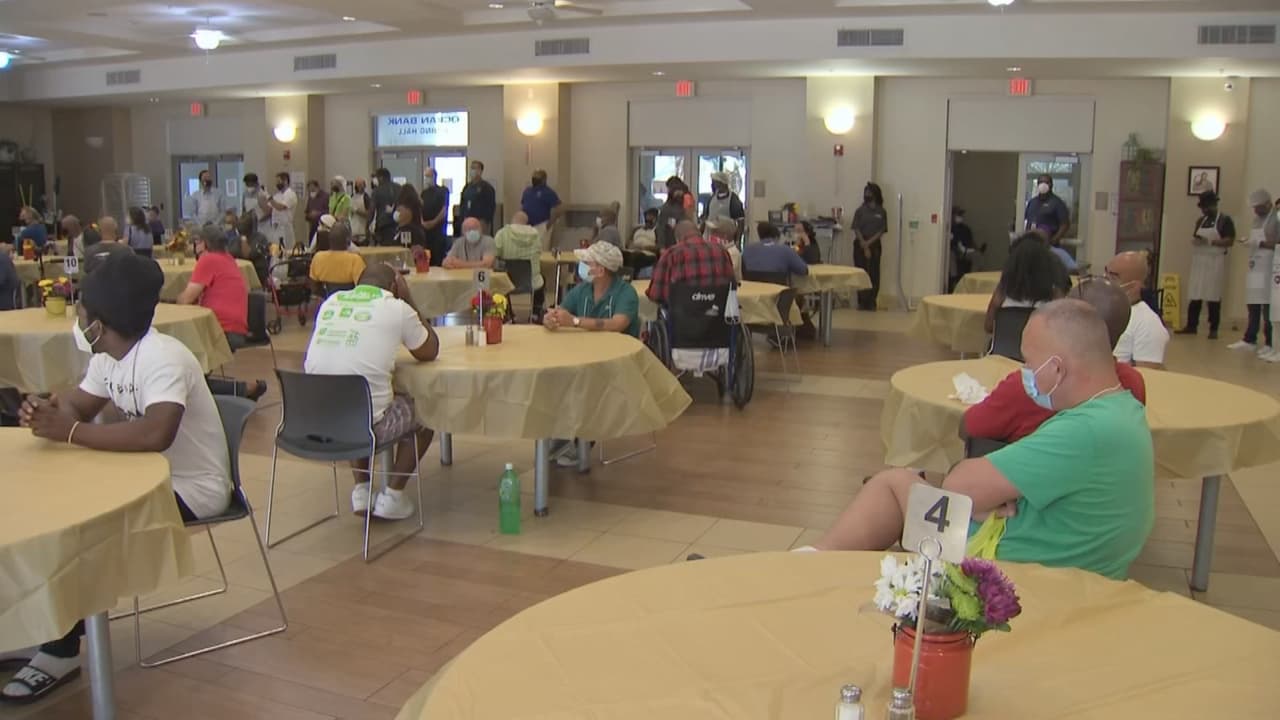 Camillus House celebra su cena de Acción de Gracias para los más necesitados de Miami-Dade en medio de la pandemia