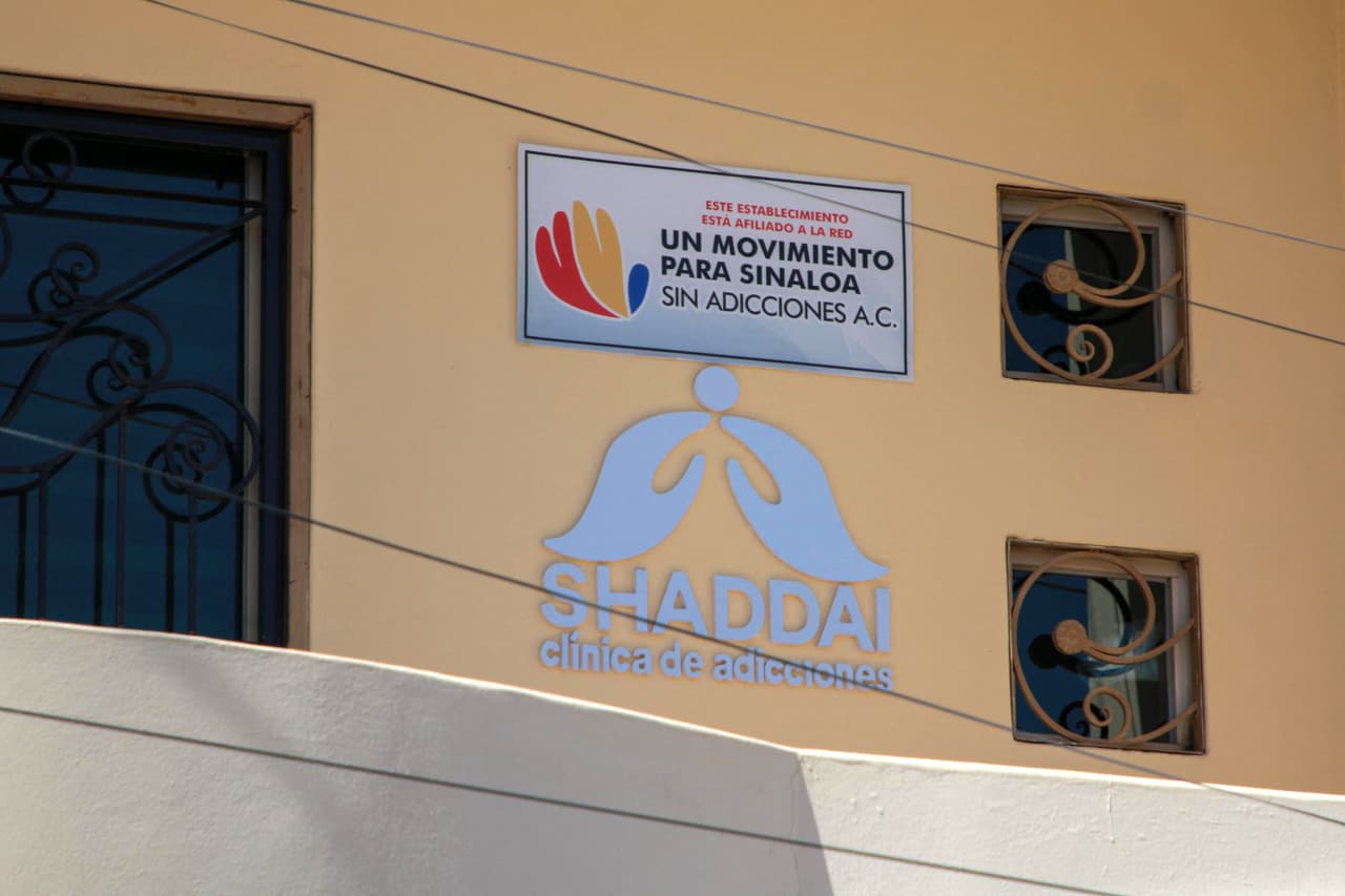 Dentro de la instalación, que se anuncia en redes sociales como un cómodo sitio con piscina, sauna y mesa de billar, 
<b>murieron ocho personas; una más falleció mientras recibía atención médica</b>.