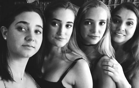 Las tres hijas de Rivero heredaron la belleza de su madre, quien fuera uno de los rostros más hermosos de la televisión de los años 90. En la foto aparecen Lara, Maya, Gala y Gaby.