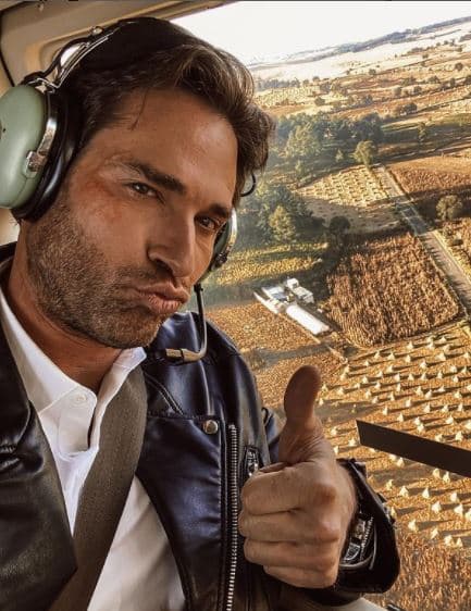 Claro que mantenerse activos y actualizados con las tendencias los ayuda a proyectar una imagen muy fresca y jovial, sin embargo, muy pocos sabían que nacieron en el mismo año: 1975.