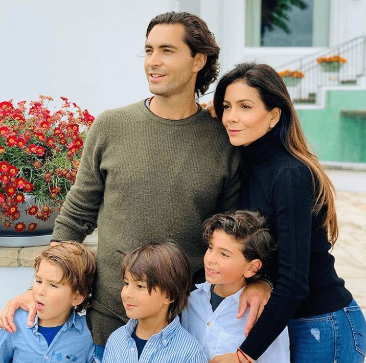 "
<b>No, no</b>. Yo vivo en presente, así que en presente", aclaró. En cuanto a tener más hijos respondió: 
<b><a href="https://www.univision.com/entretenimiento/patty-manterola-no-le-impone-su-dieta-a-sus-tres-hijos-aunque-a-veces-les-hace-trampa" target="_blank">"Lo que la vida me vaya mandando". </a></b>
<br> 
<br>