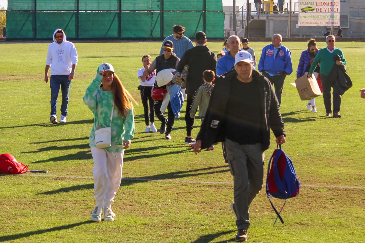 La cantante y el exfutbolista aparecieron en el campo, pero llegaron de manera separada. 
<br>