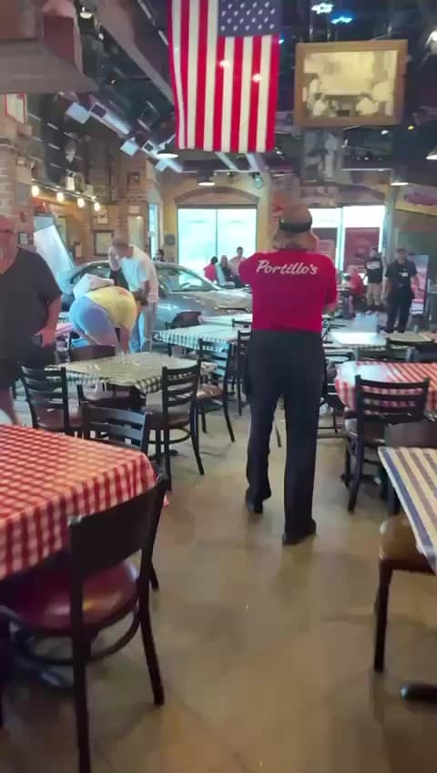 La conductora responsable del choque es una
<b>mujer de 50 años, quien iba sola en un vehículo marca Lincoln MKZ 2011</b>,
<b>color gris.</b> Su estado médico aún está bajo evaluación.